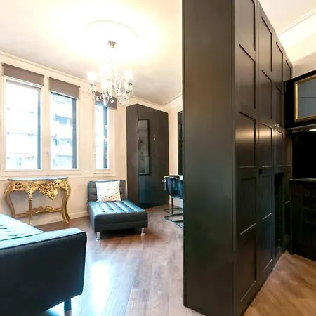 With One Bedroom In Barcelona, With Wonderful City View, Balcony And Wifi - 3 Km From The Lejlighed Barcelona